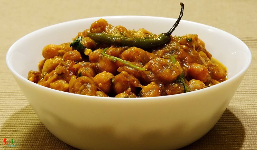 Chana masala / Chole masala (Curry of Garbanzo Beans)
