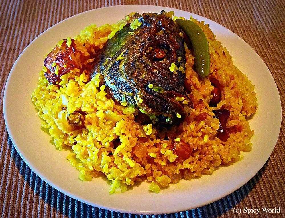 Muri Ghonto (Fish head with spicy rice)